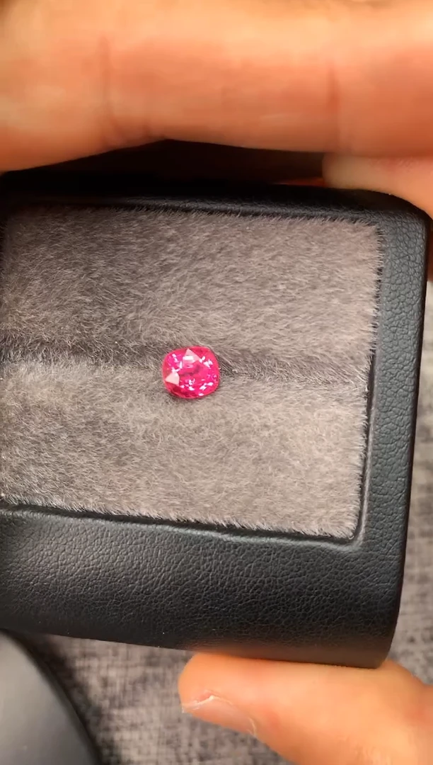 定制尖晶石裸石未镶嵌弈*枕型 粉绝地  1.42ct