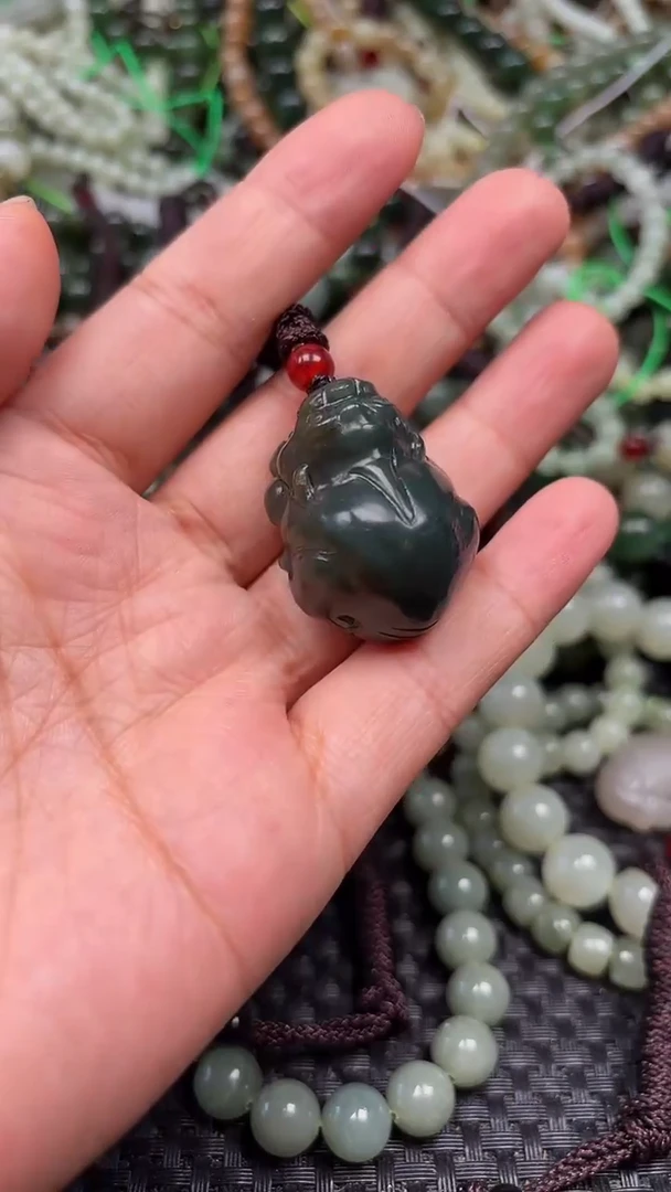 和田玉未镶嵌颈饰1