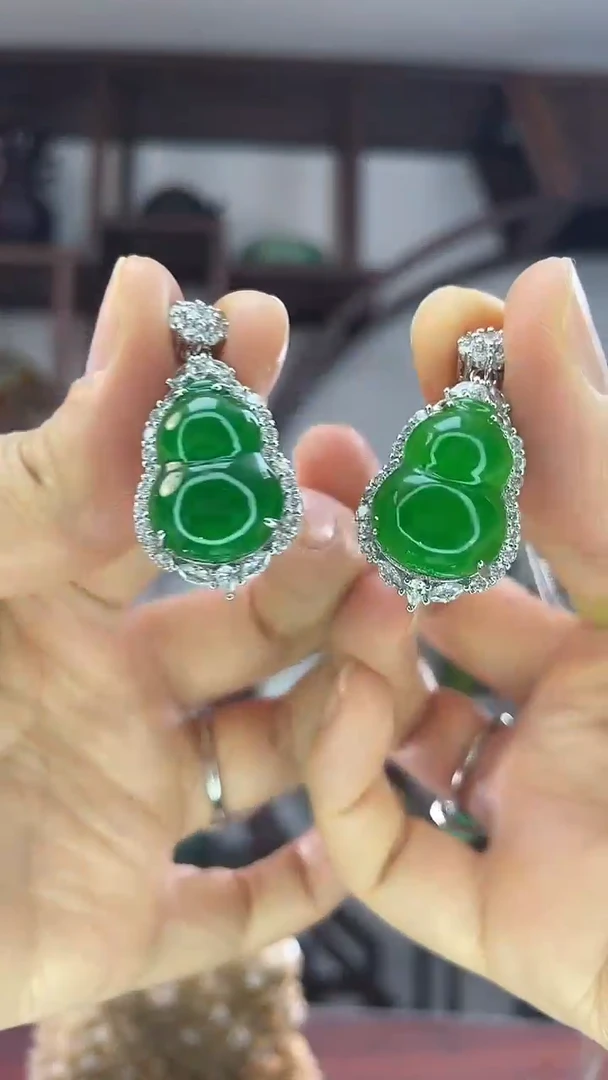 吊坠(赠链)未镶嵌翡翠D19辣绿葫芦