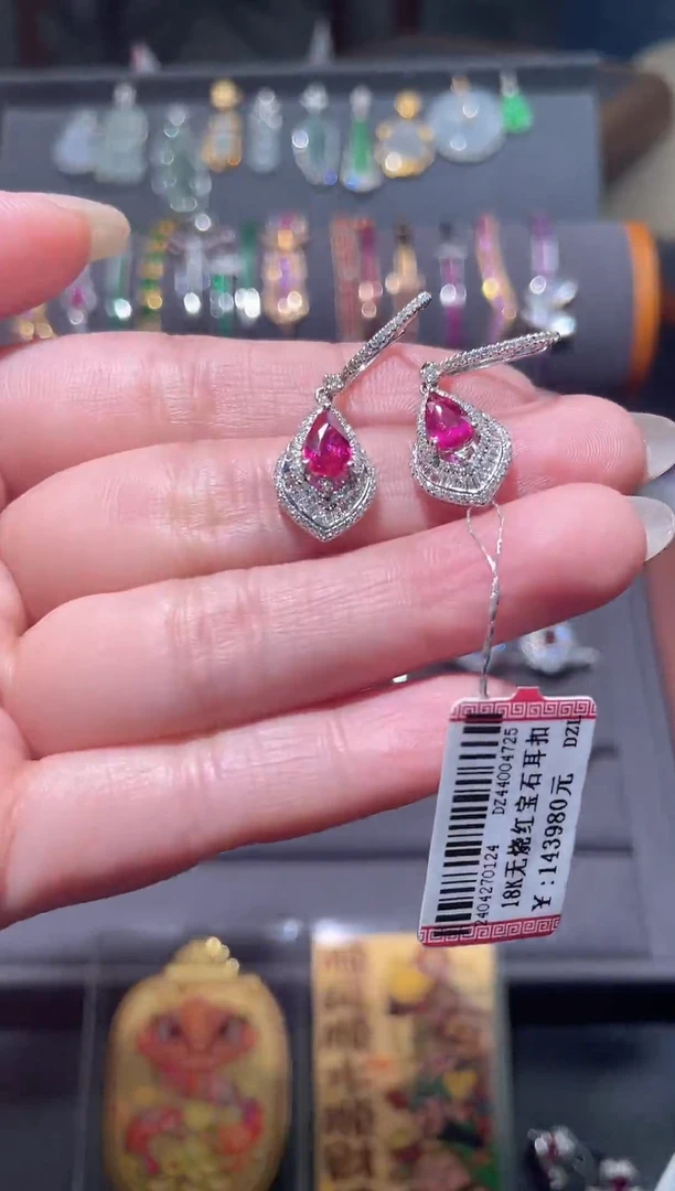 【闪购商品】红宝石耳饰18K金镶嵌红宝石耳饰