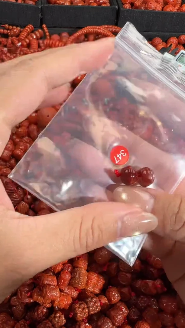 南红玛瑙未镶嵌颈饰1