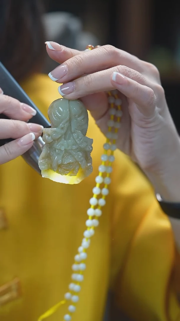 颈饰未镶嵌和田玉白菜