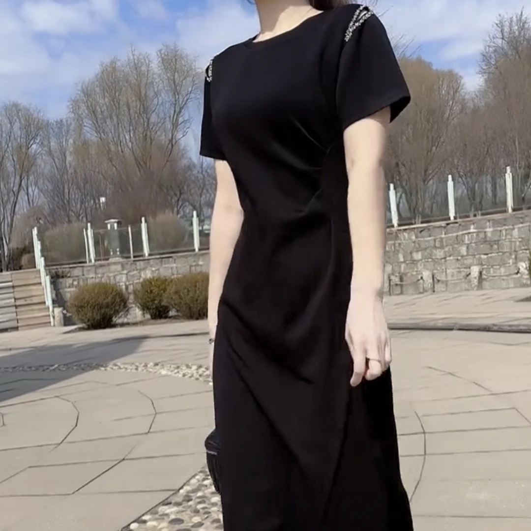 2025春夏新款时尚洋气遮肉显瘦气质黑色设计感开叉连衣裙