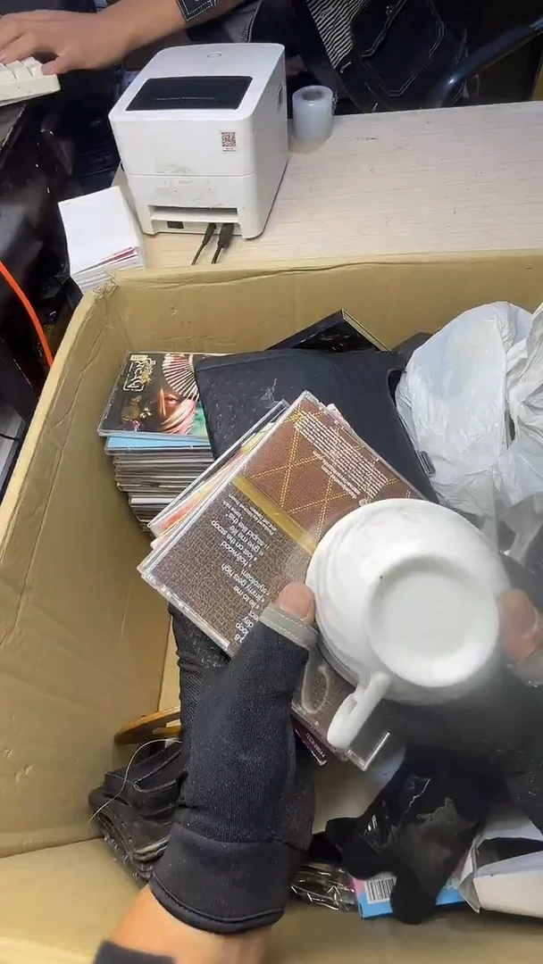 孫****東二手商品不退不换
