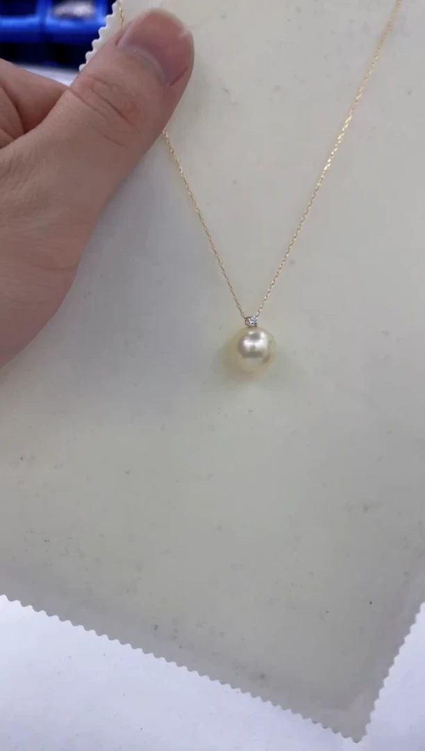 18K金镶嵌吊坠(赠链)海水珍珠