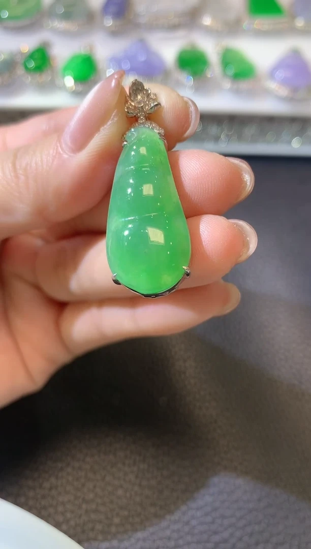 【闪购商品】翡翠吊坠(不含链)18K金镶嵌C21翡翠