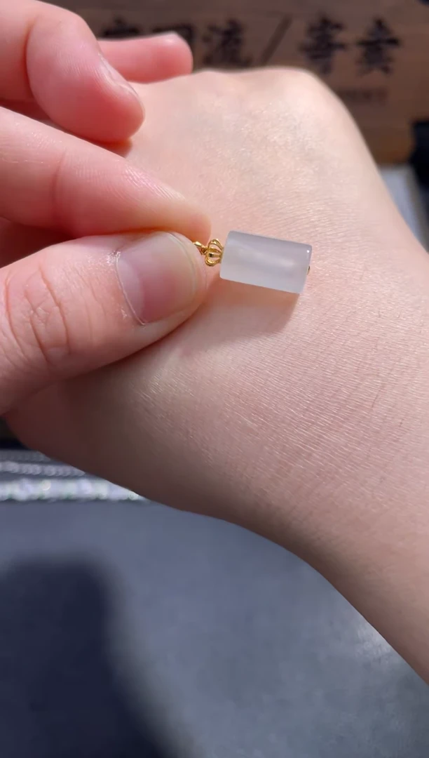 【闪购商品】翡翠颈饰18K金镶嵌19.........