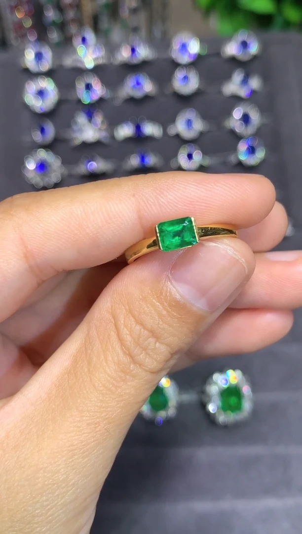 18K金镶嵌戒指祖母绿0.58CT