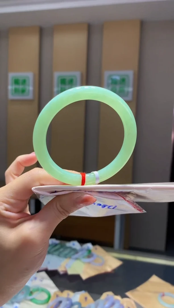 翡翠手镯未镶嵌-Q191 圈口58.6