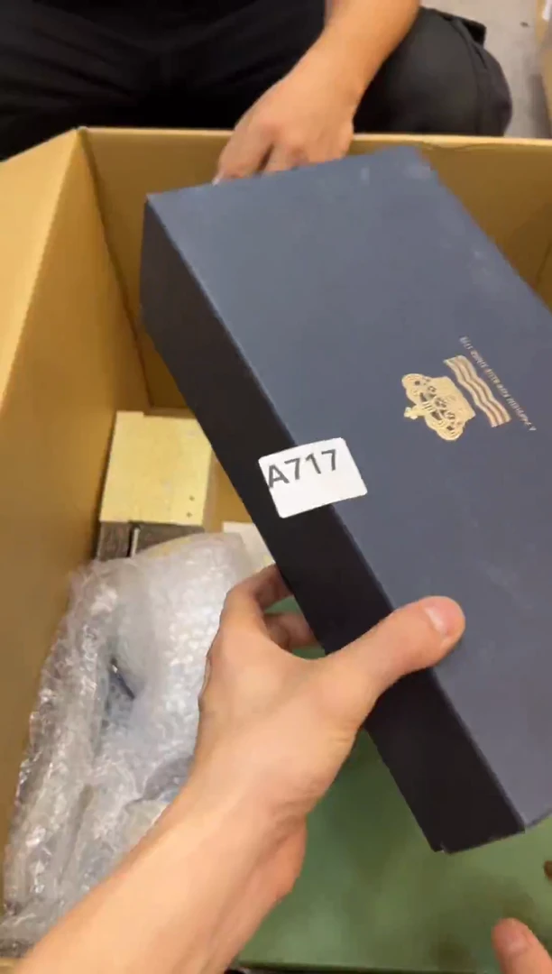 ?****猫717中古商品，谨慎参拍