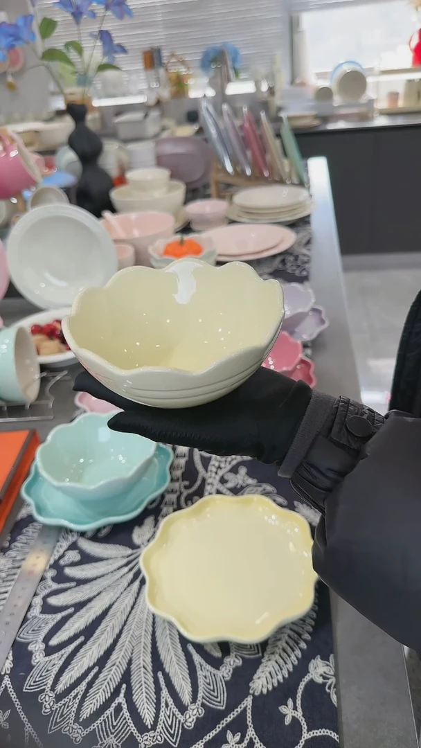 【闪购商品】瓷鹅绒黄炻彩花边碗14cm