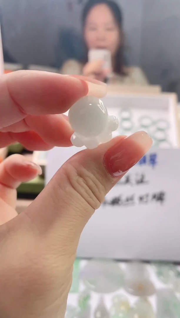 翡翠未镶嵌吊坠(不含链)猫爪