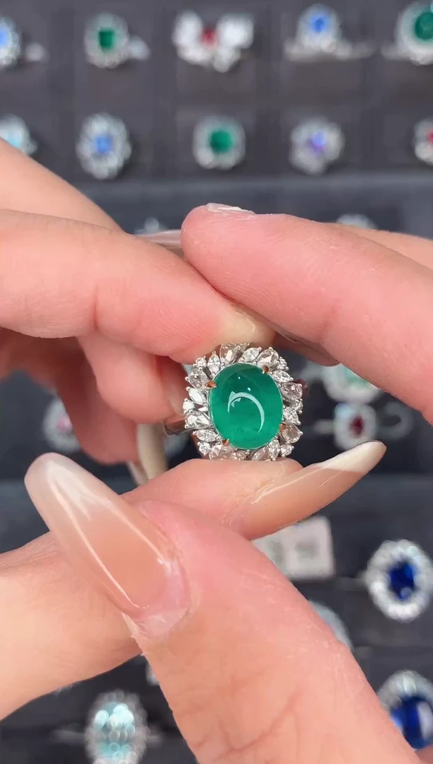 18K金镶嵌戒指祖母绿-3.79克拉