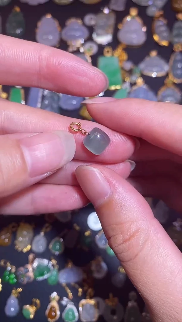 翡翠18K金镶嵌颈饰天然A货翡翠