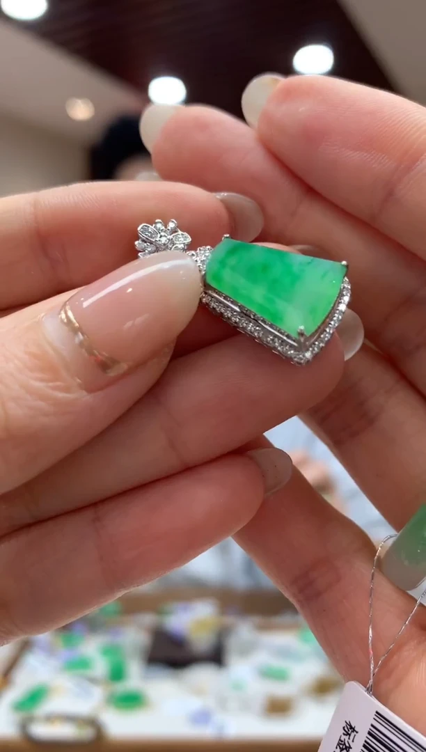 吊坠(不含链)18K金镶嵌翡翠无事牌