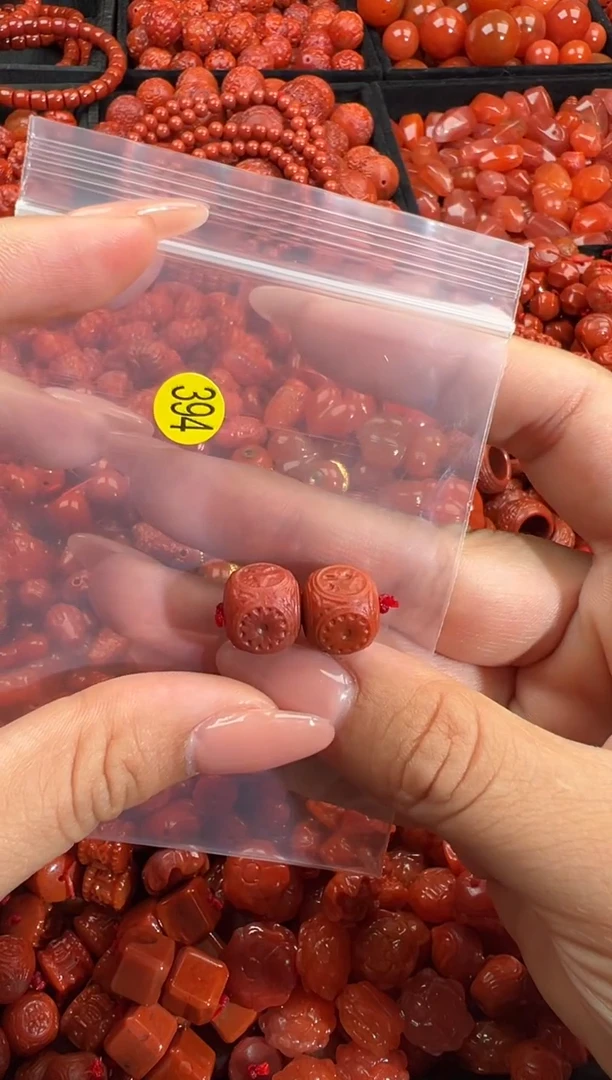 南红玛瑙未镶嵌颈饰1