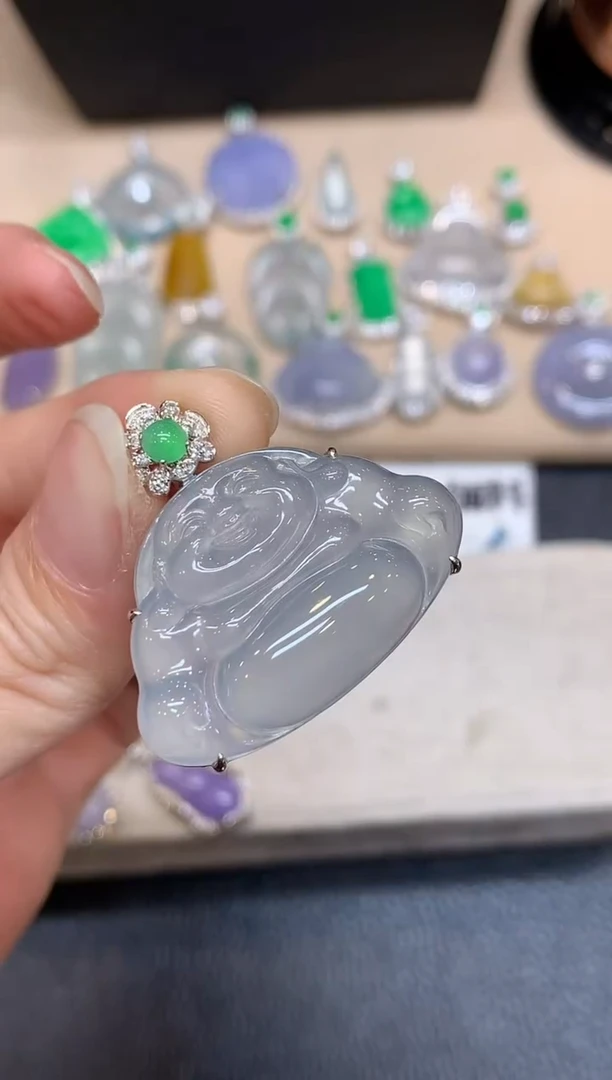 颈饰18K金镶嵌翡翠佛公【无服务费