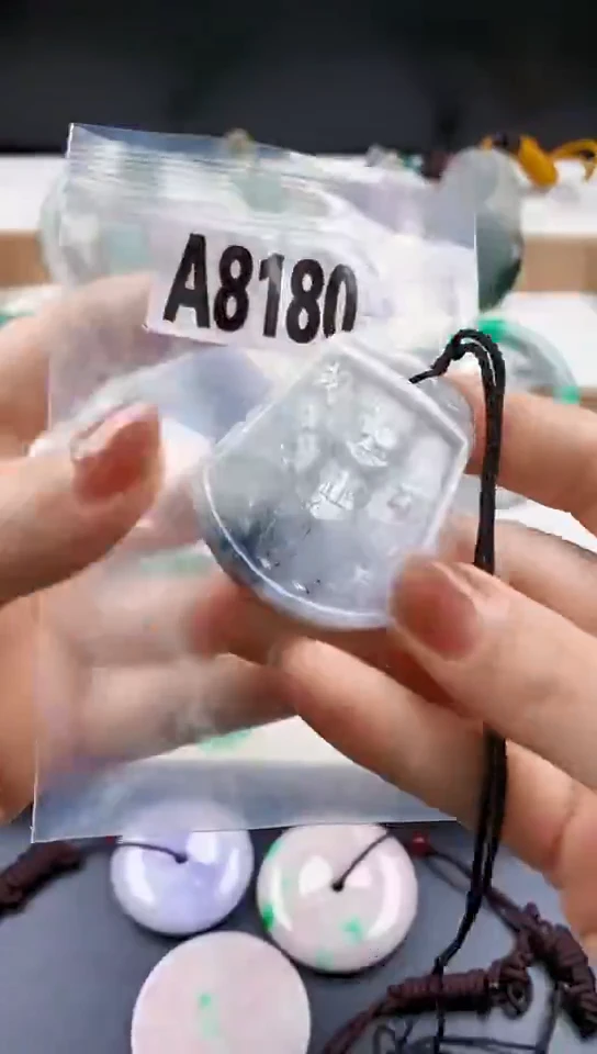 颈饰未镶嵌翡翠天然翡翠吊坠挂件