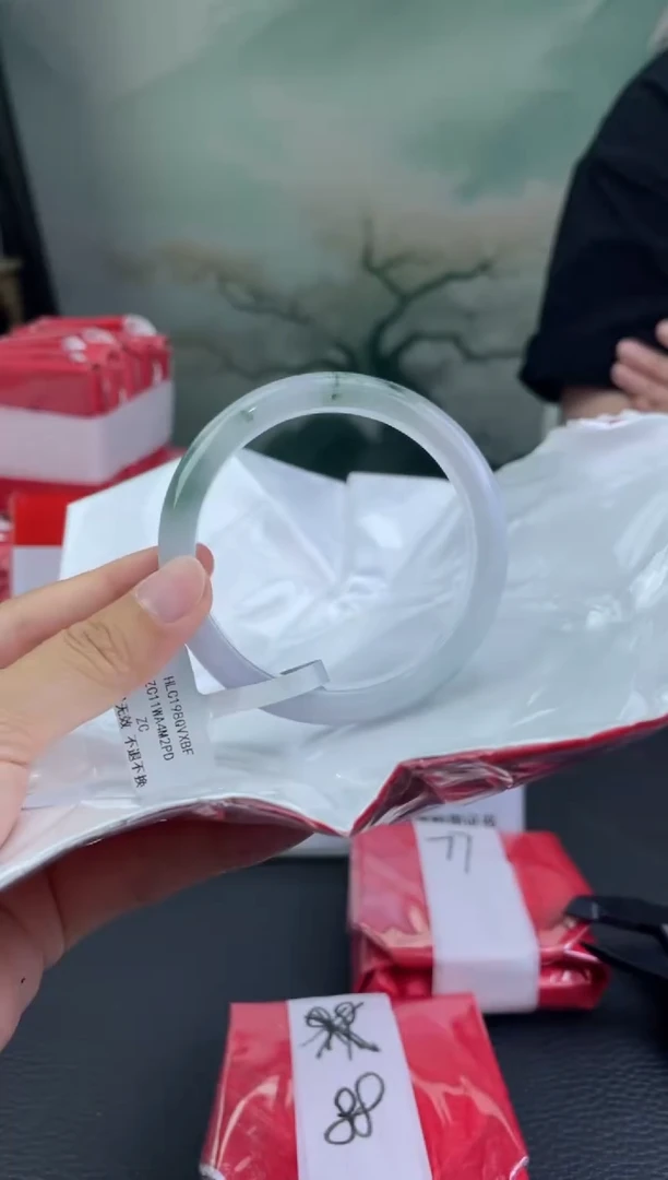 翡翠手镯未镶嵌3翡翠手镯（微瑕）