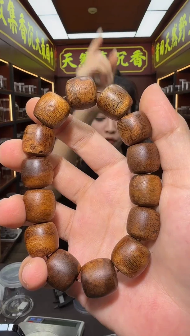 沉香手串217号达拉干红油鼓珠多样性发一