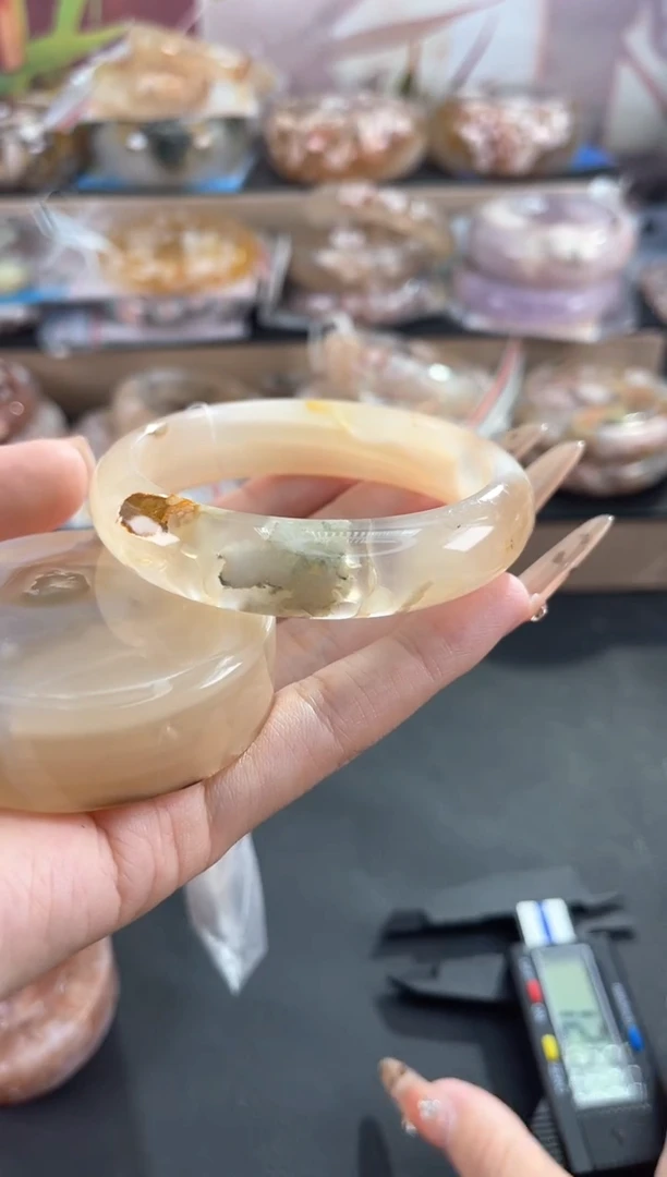 未镶嵌手镯石英质玉56