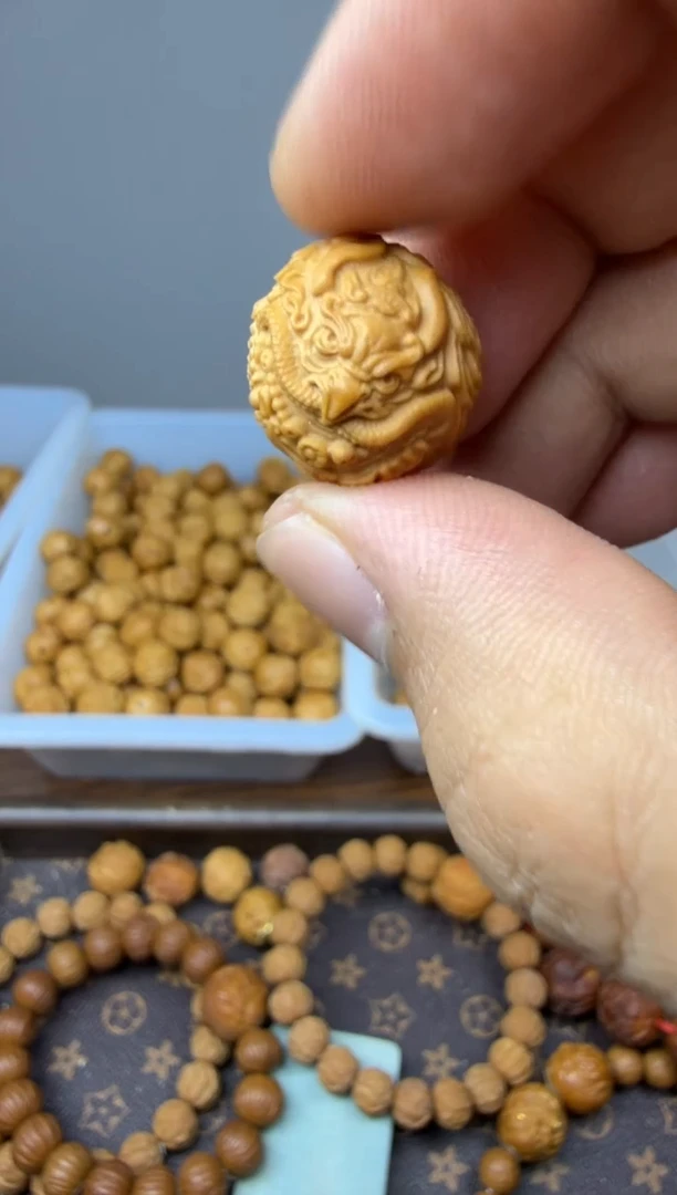 吊坠猴头核桃迦楼罗