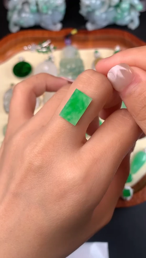 定制翡翠未镶嵌裸石（定制镶嵌）