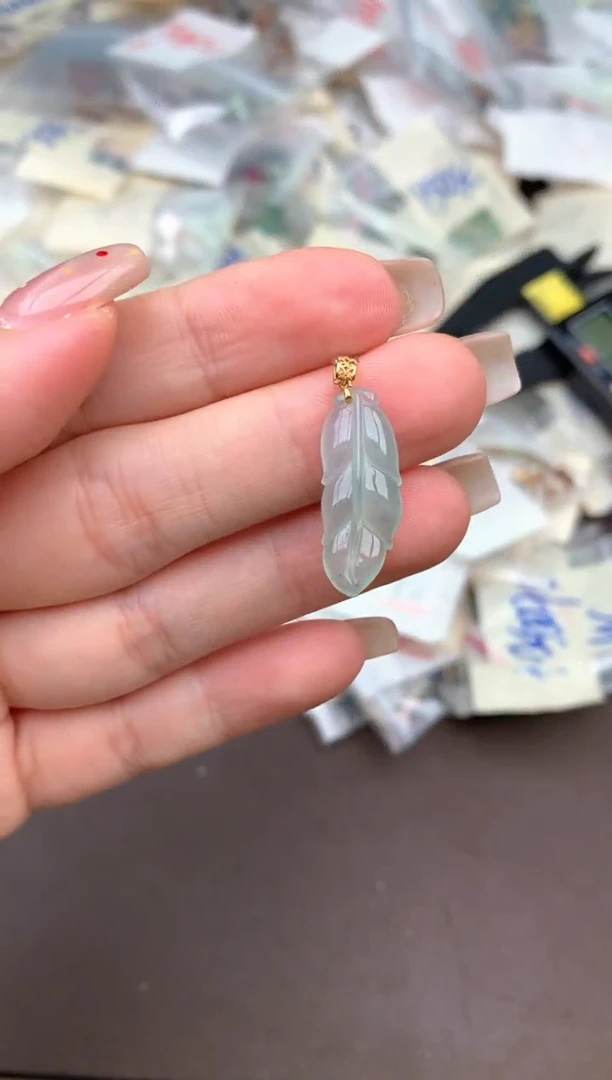 18K金镶嵌挂件翡翠一