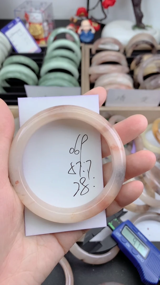 未镶嵌手镯石英质玉069