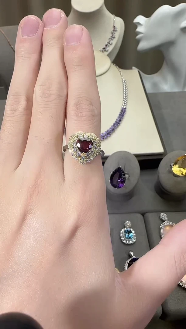 银S925镶嵌戒指石榴石8mm海洋之心设计款