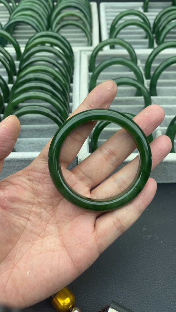 未镶嵌手镯和田玉（碧玉）75-56.5