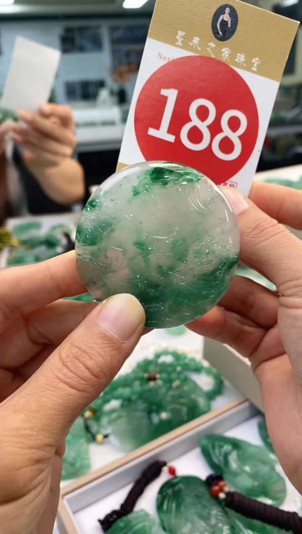 颈饰未镶嵌石英质玉沙山水+188