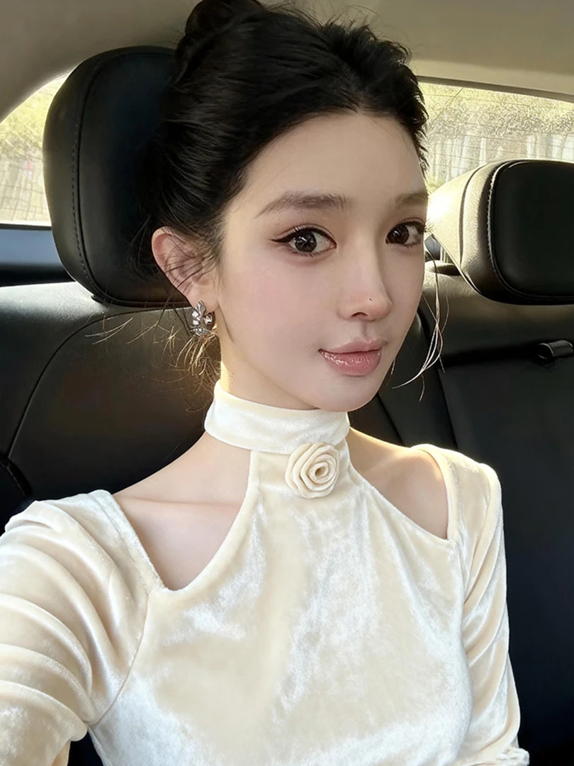 秋冬白色立体花朵挂脖丝绒打底衫女内搭设计感纯欲甜辣妹镂空上衣