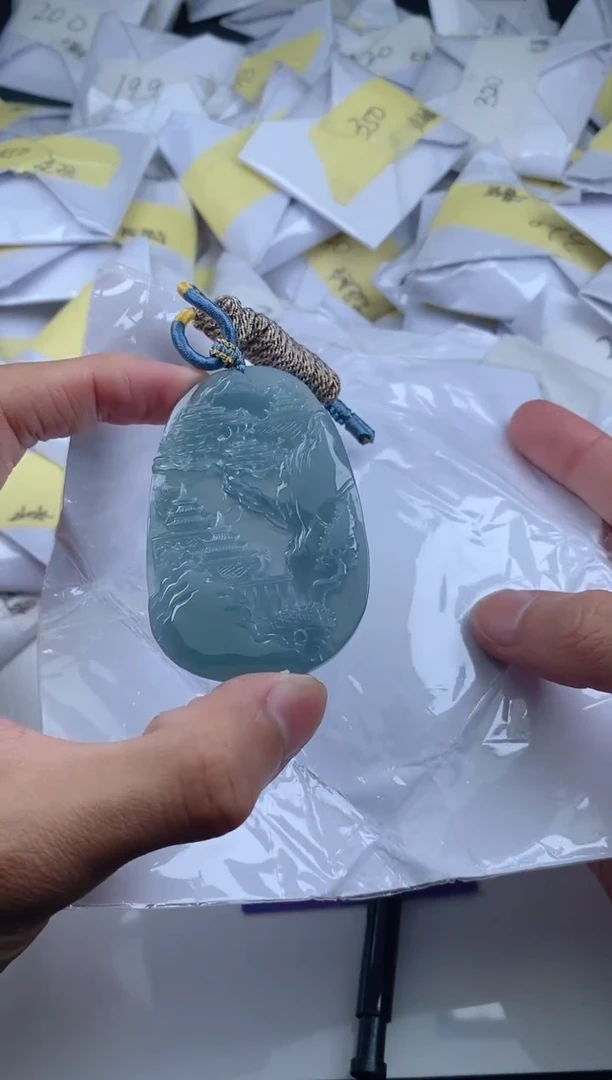 翡翠未镶嵌颈饰