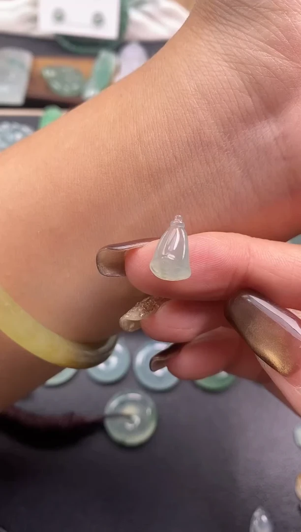 颈饰未镶嵌翡翠莲蓬