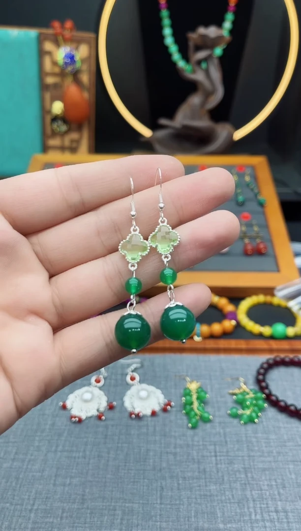 【闪购商品】玛瑙/玉髓耳钉银S925镶嵌绿四叶草