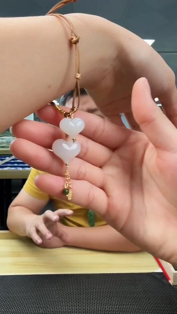 颈饰未镶嵌和田玉白玉爱心 多样性发一