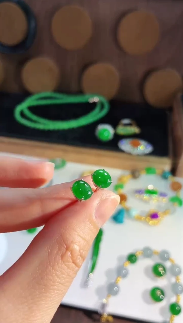 18K金镶嵌翡翠耳饰耳饰