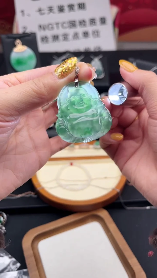 【闪购商品】翡翠颈饰18K金镶嵌吊坠