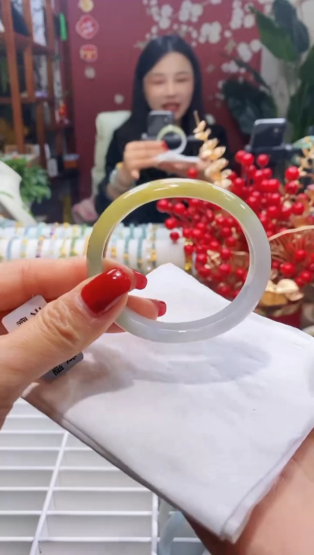 【闪购商品】翡翠手镯（贵妃镯）未镶嵌69黄翡5152正/12.6*6.5