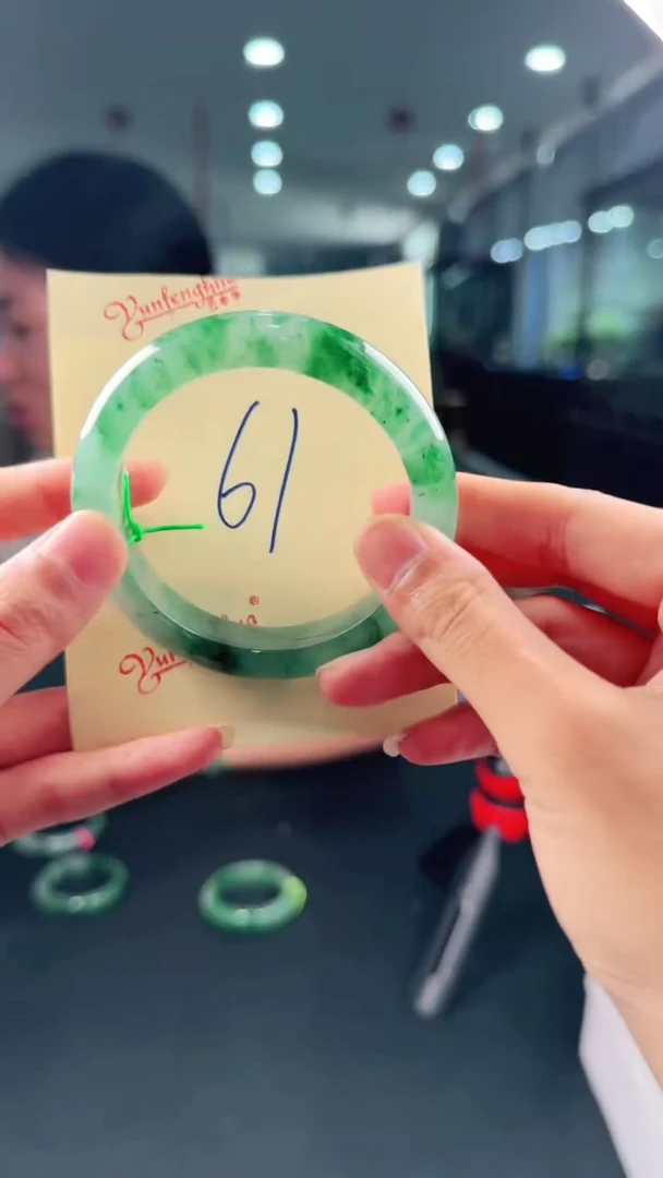 未镶嵌手镯石英质玉（非洲翠）天然非洲翠手镯未镶嵌61