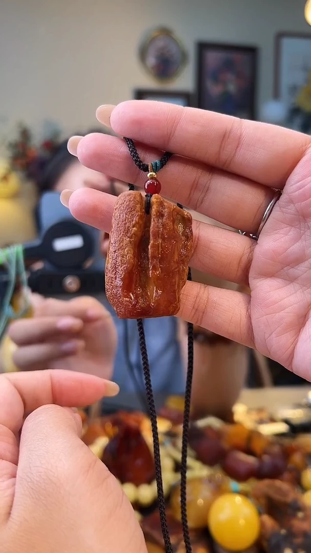琥珀颈饰未镶嵌吊坠