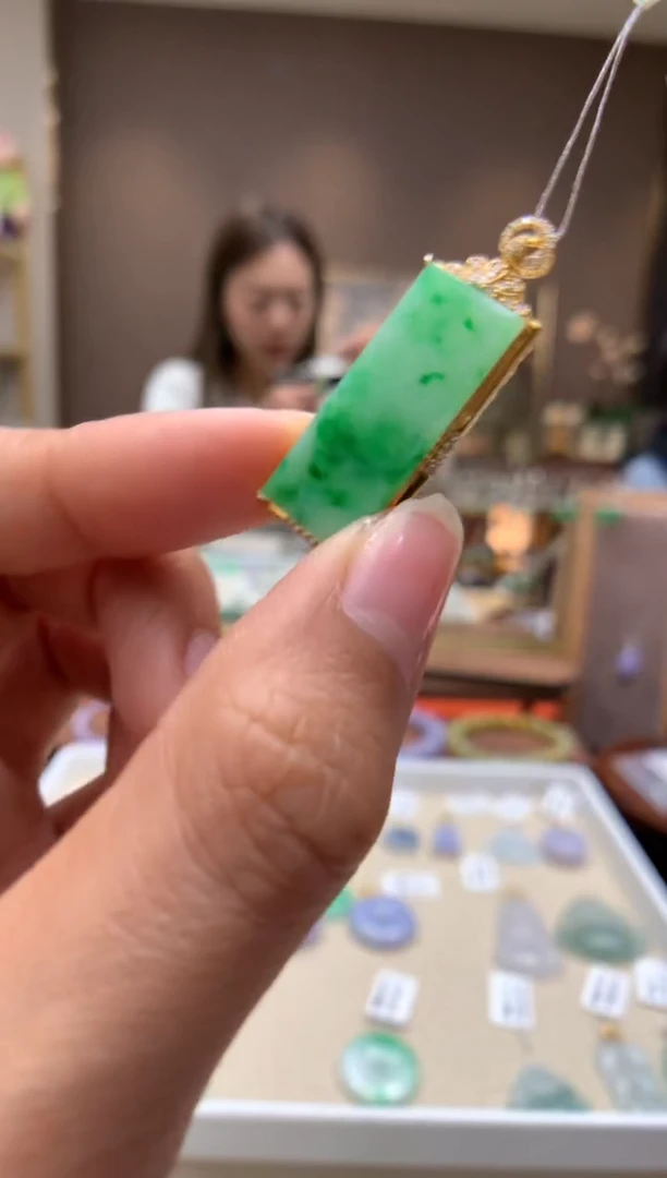 【闪购商品】翡翠颈饰18K金镶嵌无事牌