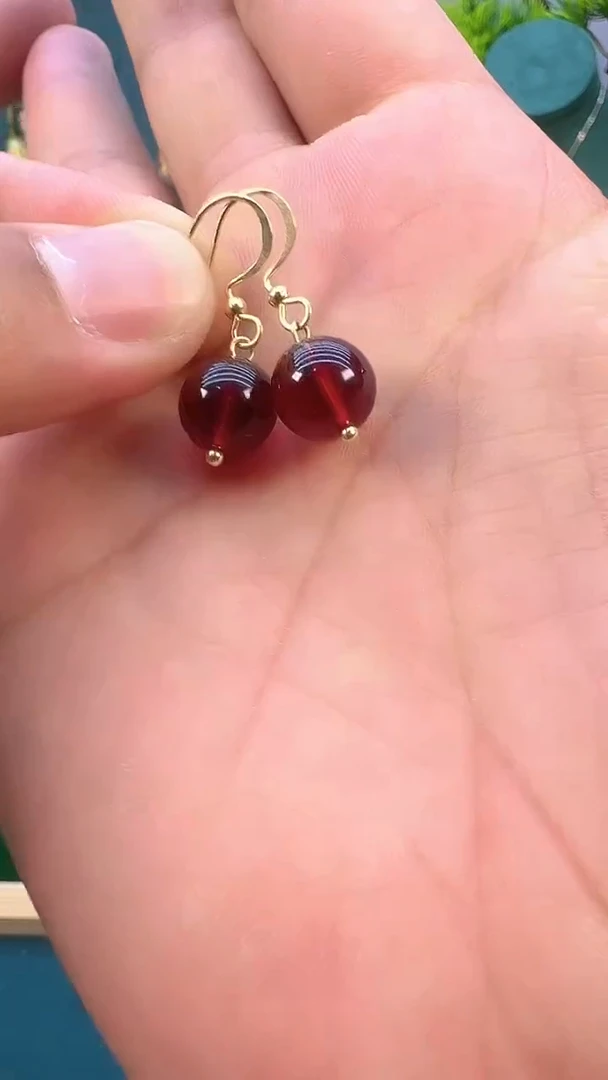 14K金镶嵌血珀耳饰E29