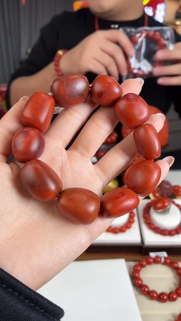 未镶嵌瓦西牛血随型手串南红玛瑙（多样式发其一）