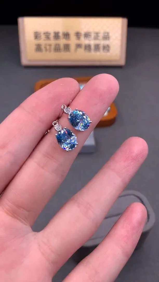 银S925镶嵌耳钉海蓝宝石2222