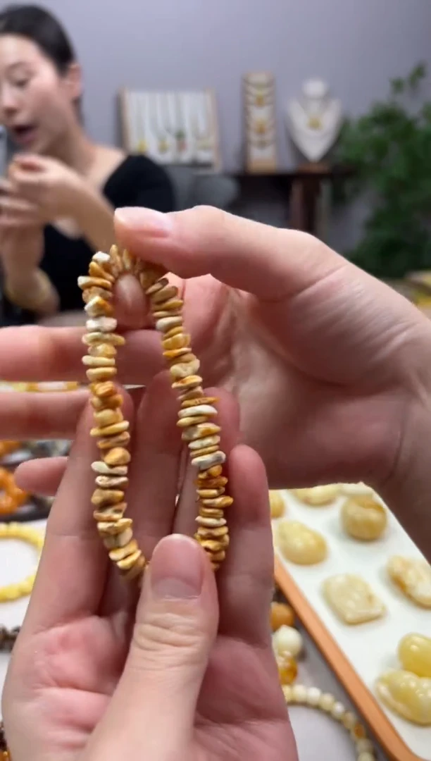 【闪购商品】琥珀裸石未镶嵌手串