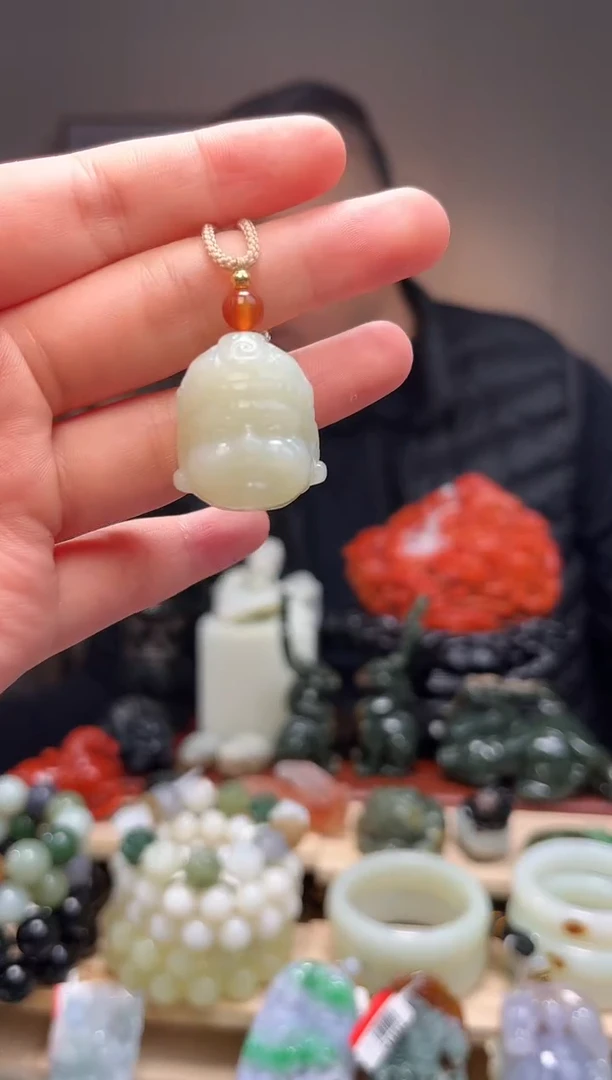 颈饰未镶嵌和田玉吊坠