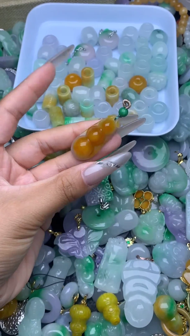 翡翠未镶嵌颈饰天然缅甸翡翠吊坠