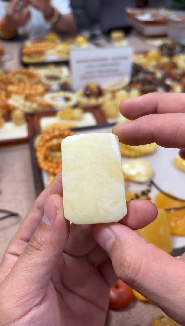 【闪购商品】蜜蜡裸石未镶嵌牌子